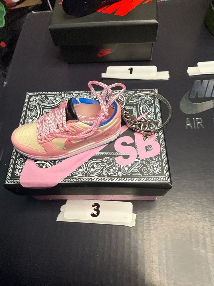 Nike Nike Sb Pink Sneaker Keychain product image
