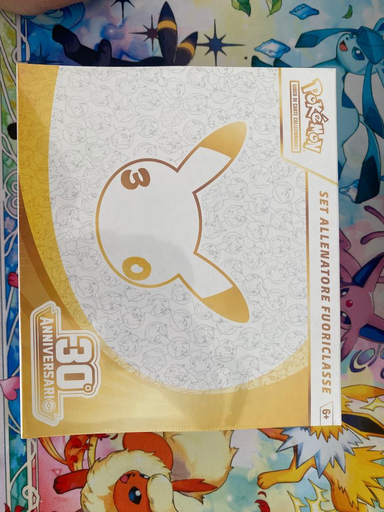 Immagine di Pokémon 30Th Anniversary Set Allenatore Fuoriclasse 1