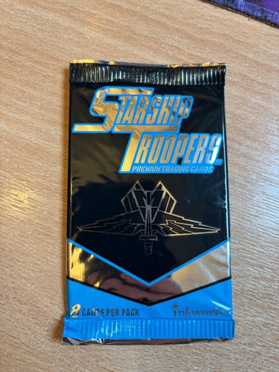 Starship Troopers Premium Trading Cards Pack