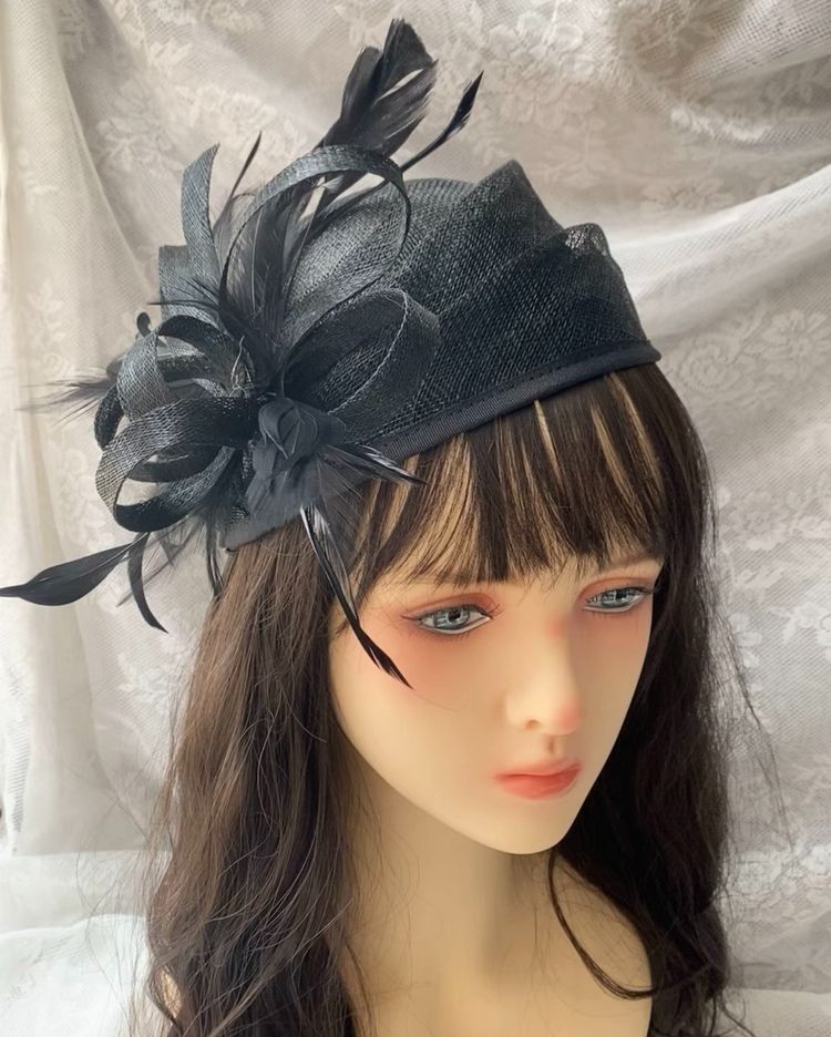 Black Feathered Fascinator Hat imagen 2