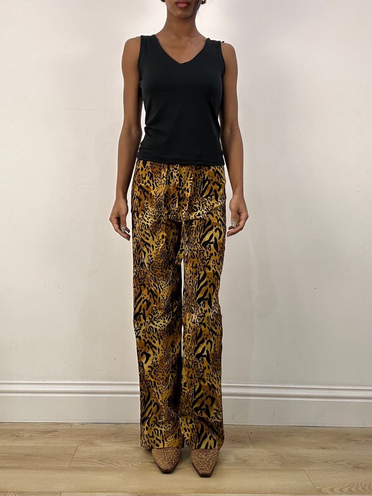 MOB WIFE DROP | small black v neck top image 5