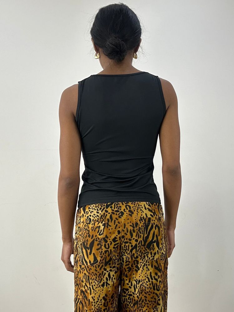 MOB WIFE DROP | small black v neck top image 3
