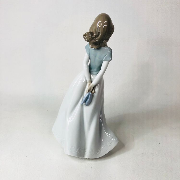 Nao by Lladro Porcelain Figurine 'Truly in Love' Lady Girl #1450 10 Ornament VGC Condition 11