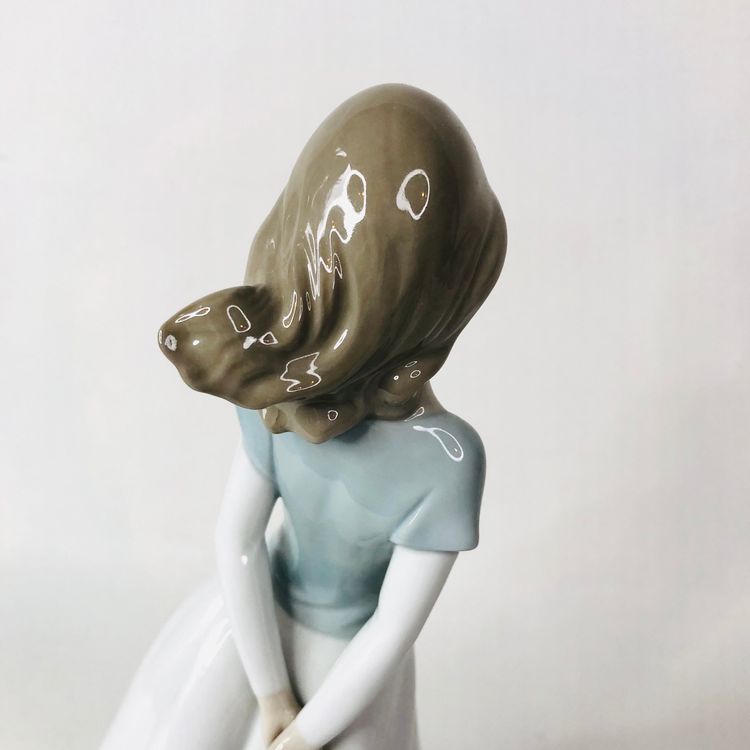 Nao by Lladro Porcelain Figurine 'Truly in Love' Lady Girl #1450 10 Ornament VGC Condition 5