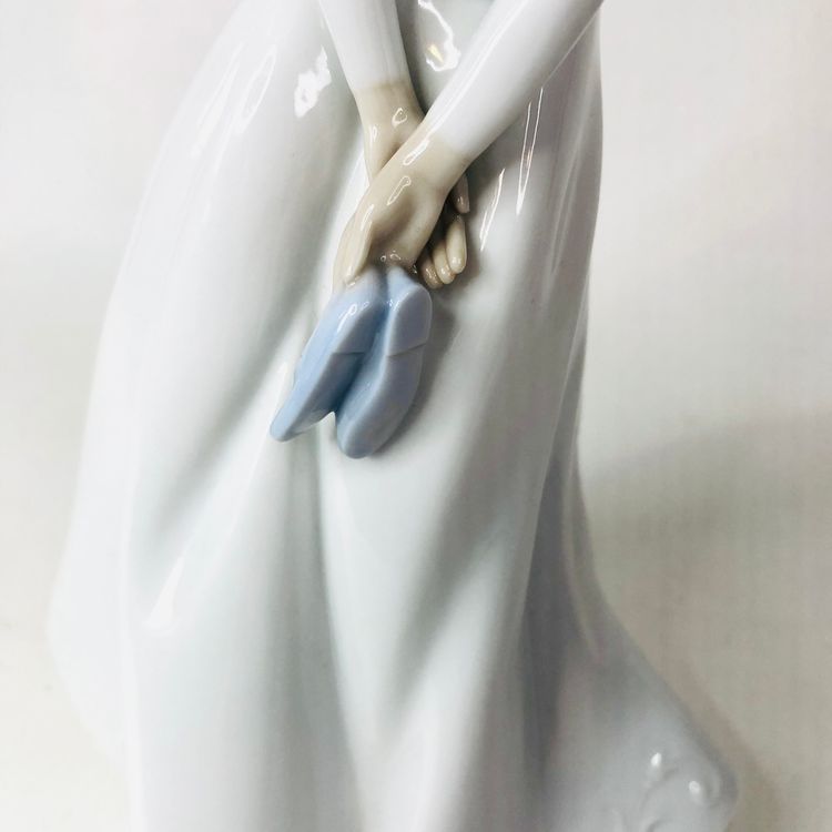 Nao by Lladro Porcelain Figurine 'Truly in Love' Lady Girl #1450 10 Ornament VGC Condition 6