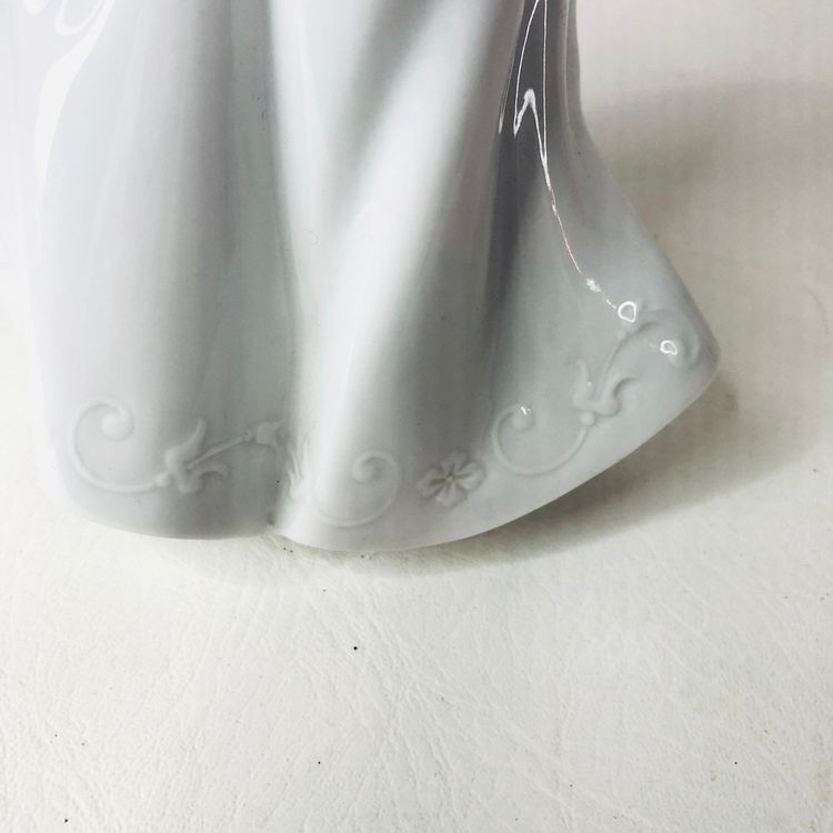 Nao by Lladro Porcelain Figurine 'Truly in Love' Lady Girl #1450 10 Ornament VGC Condition 12