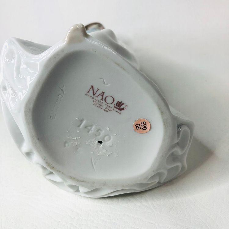 Nao by Lladro Porcelain Figurine 'Truly in Love' Lady Girl #1450 10 Ornament VGC Condition 3