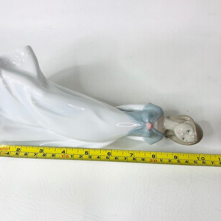 Nao by Lladro Porcelain Figurine 'Truly in Love' Lady Girl #1450 10 Ornament VGC Condition 8