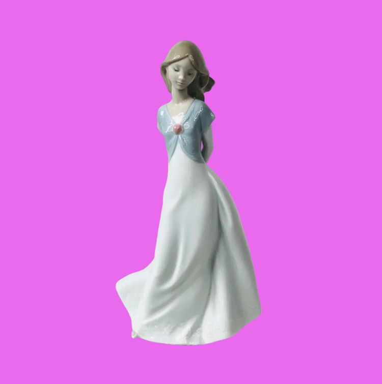 Nao by Lladro Porcelain Figurine 'Truly in Love' Lady Girl #1450 10 Ornament VGC Condition