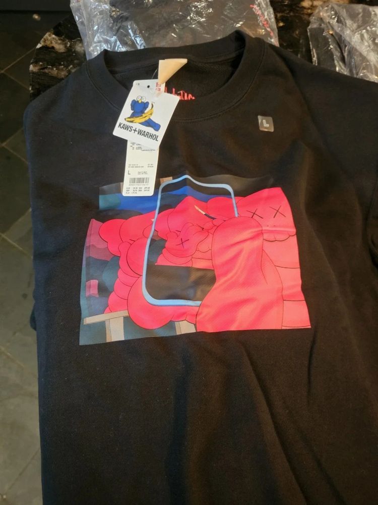 Uniqlo x Andy Warhol x Kaws Mens Black Sweatshirt size  2