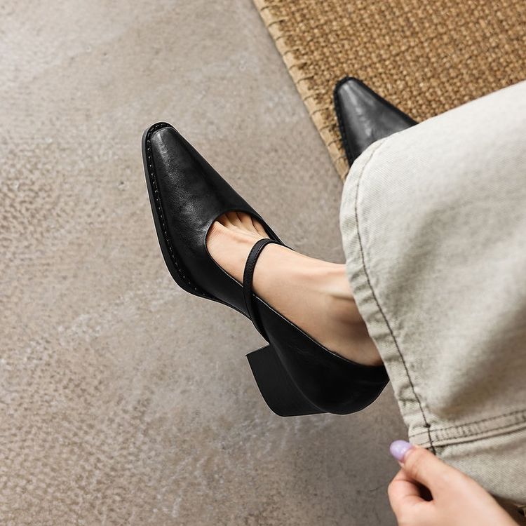 Black Leather Block Heel Shoes With Strap image 1