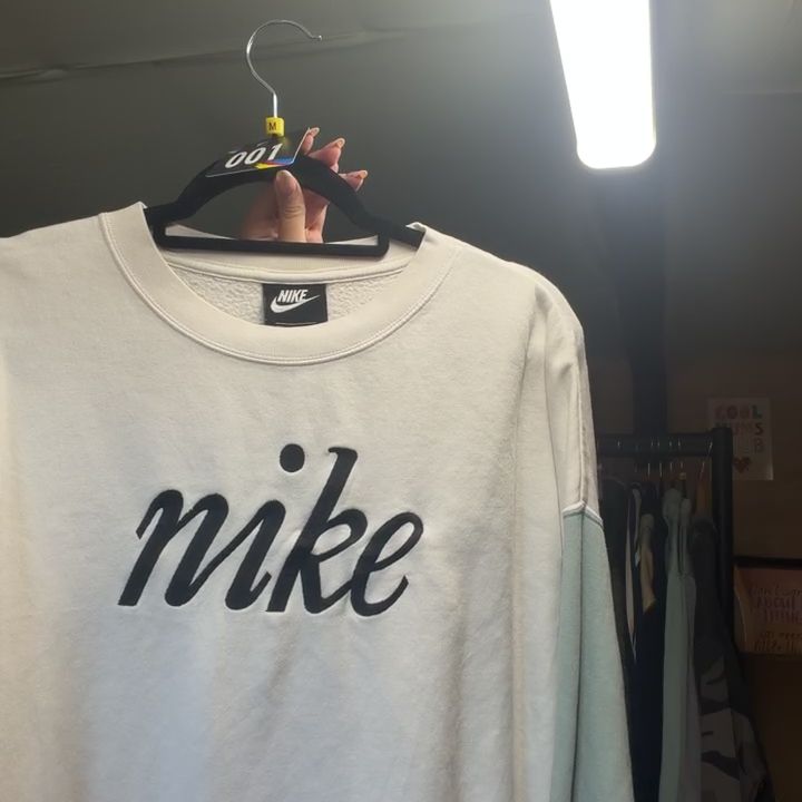 Nike Nike Sweatshirt - M - Pre-Loved product image