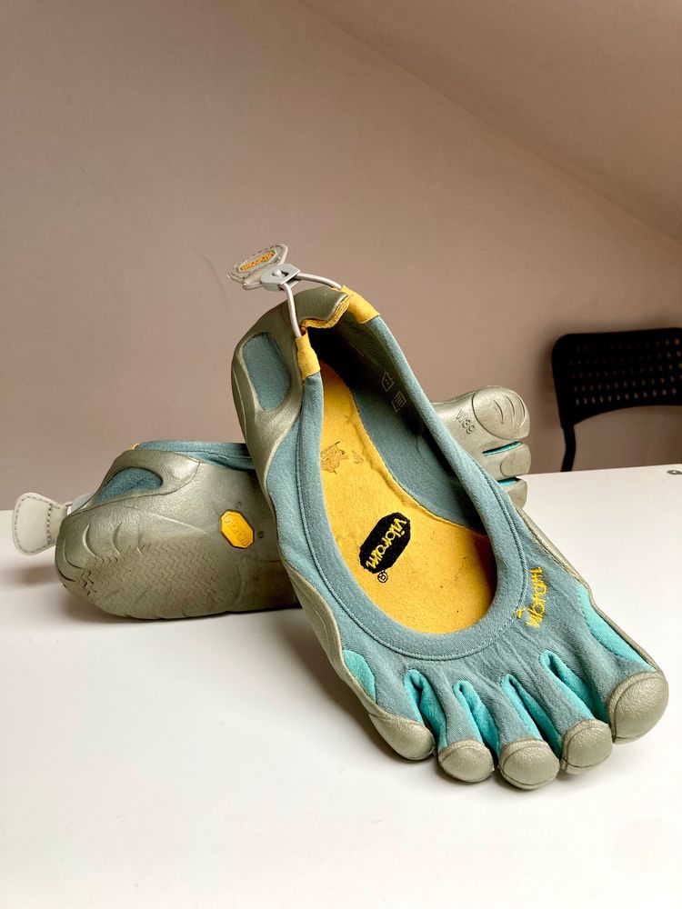 Vibram Fivefingers Shoes image 1