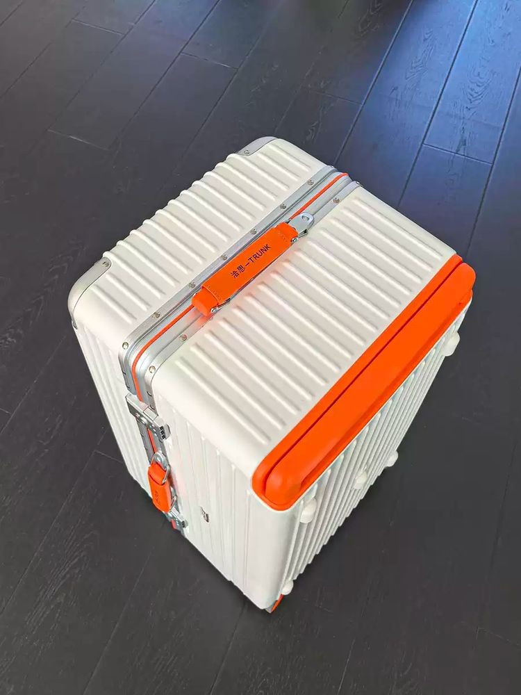 White And Orange Hard-Shell Suitcase imagen 1