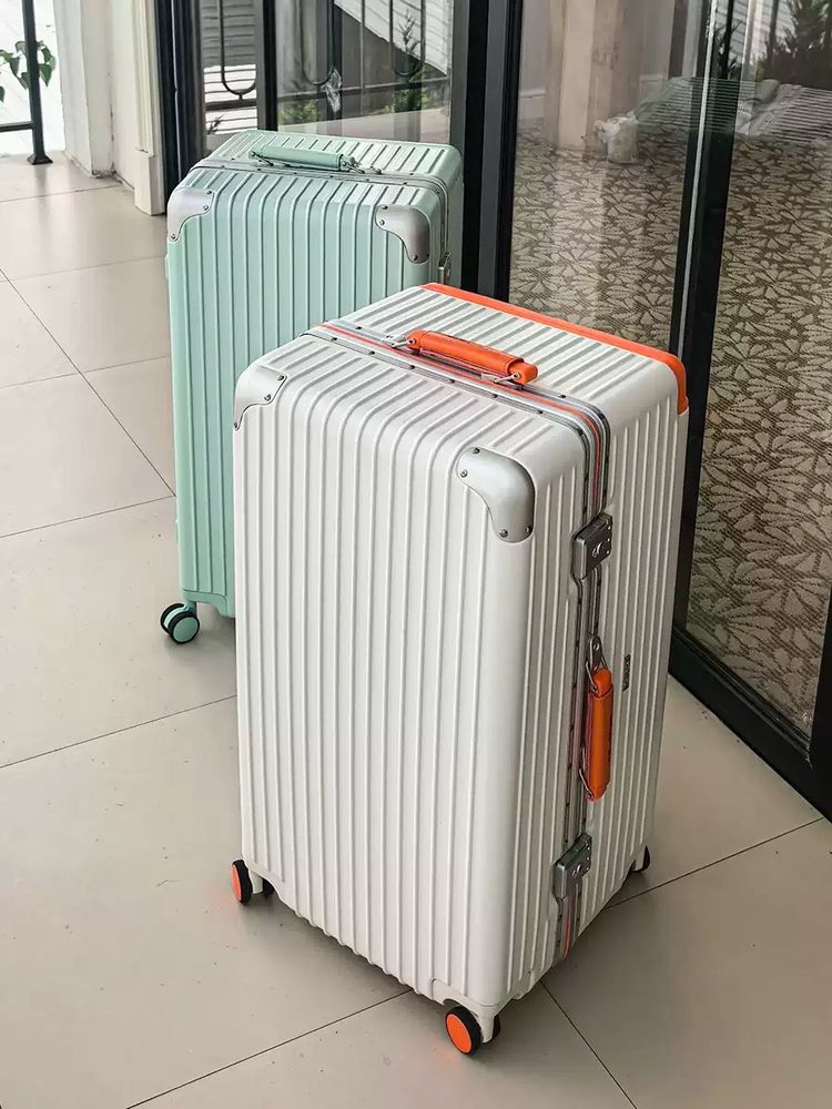 White And Orange Hard-Shell Suitcase imagen 2