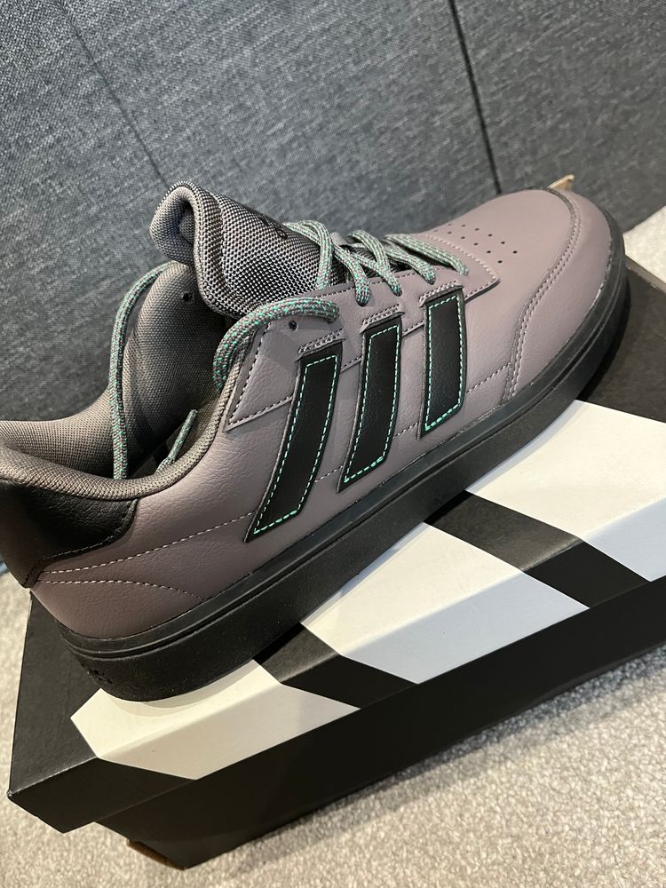 Adidas Courtblock Sneakers BNWT