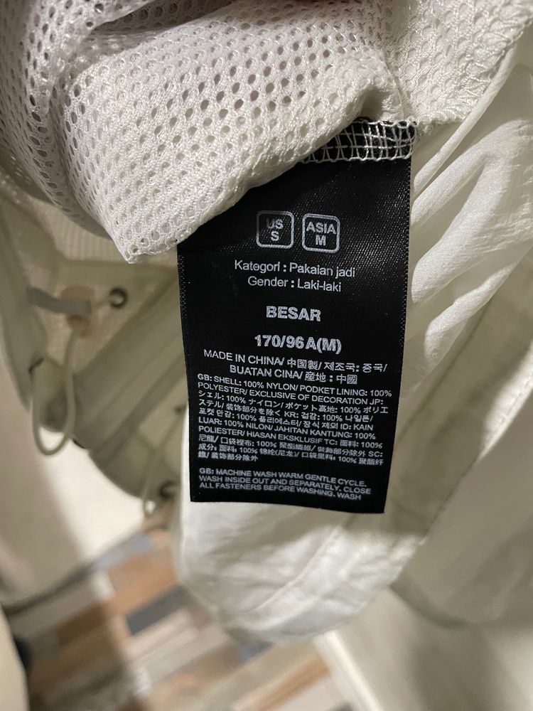 The North Face Men'S Lightweight Windbreaker Jacket 8