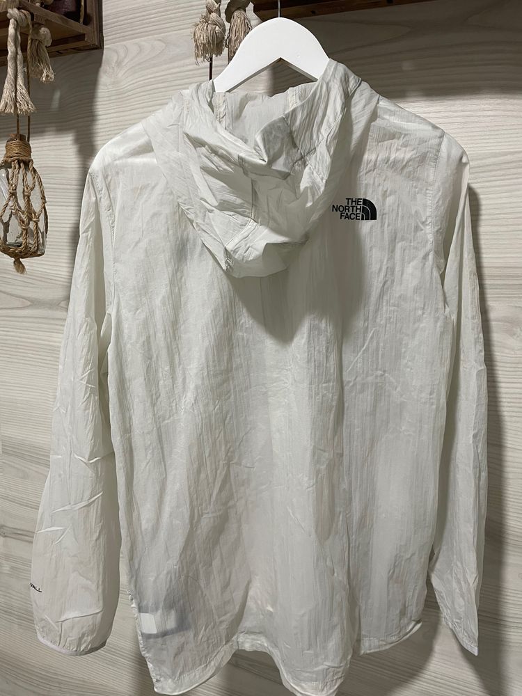 The North Face Men'S Lightweight Windbreaker Jacket 3