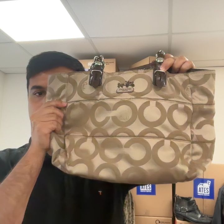 Coach Coach Tote Bag - Bags - Lightly Used product image
