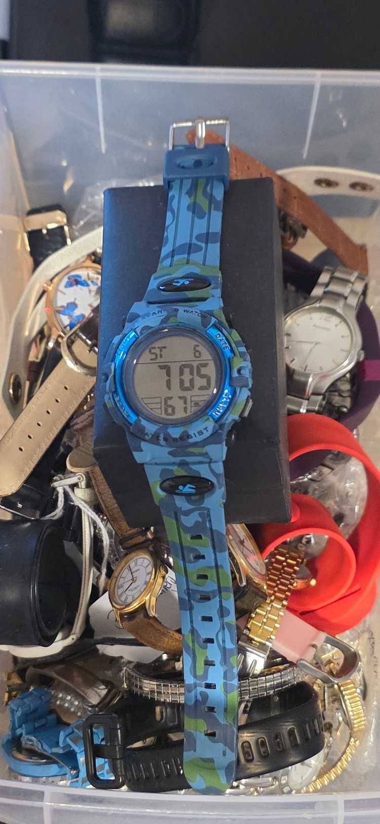 ALL WATCHES START AT £2 EACH BARGINS image 4