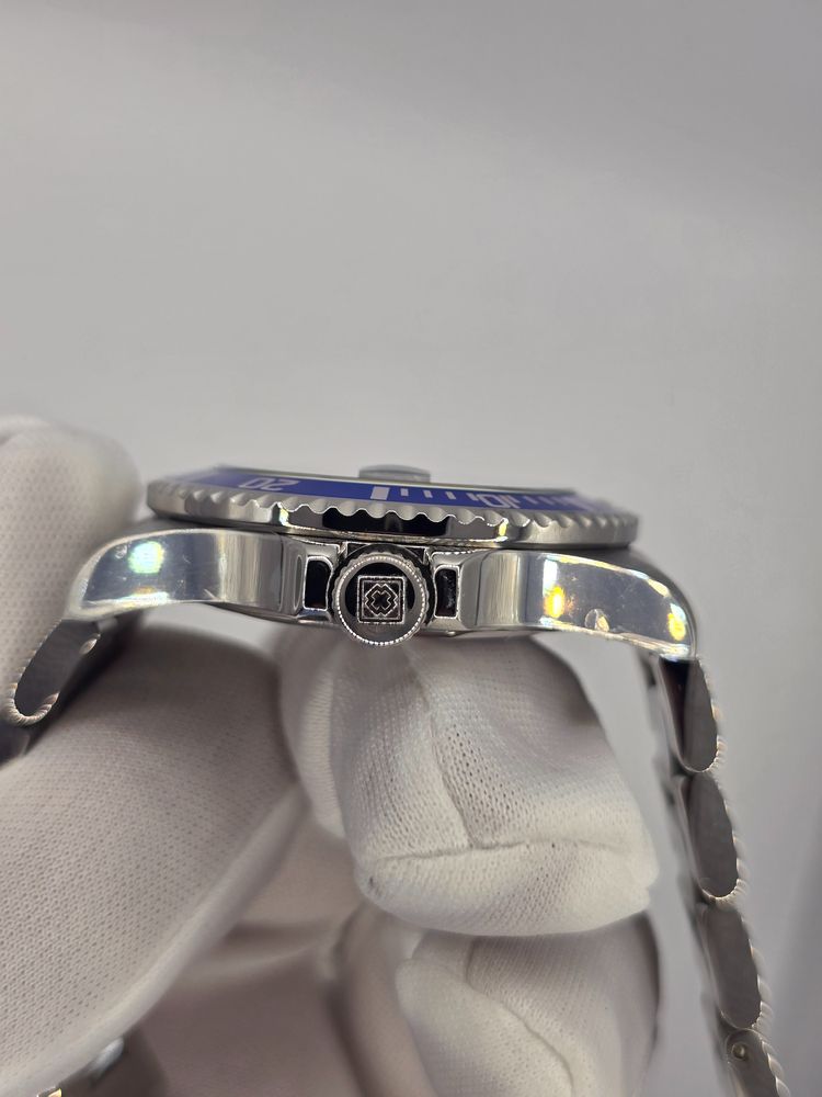 Invicta  Coastpath Stainless Steel Wristwatch With Blue Bezel imagen 6