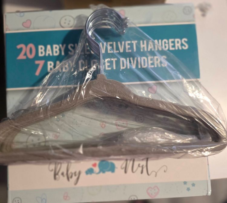Nest Baby Nest Baby Sized Velvet Hangers And Closet Dividers product image