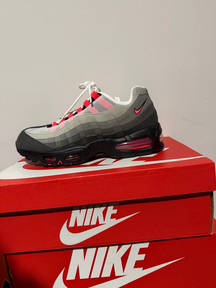 Nike am 95 solar reds