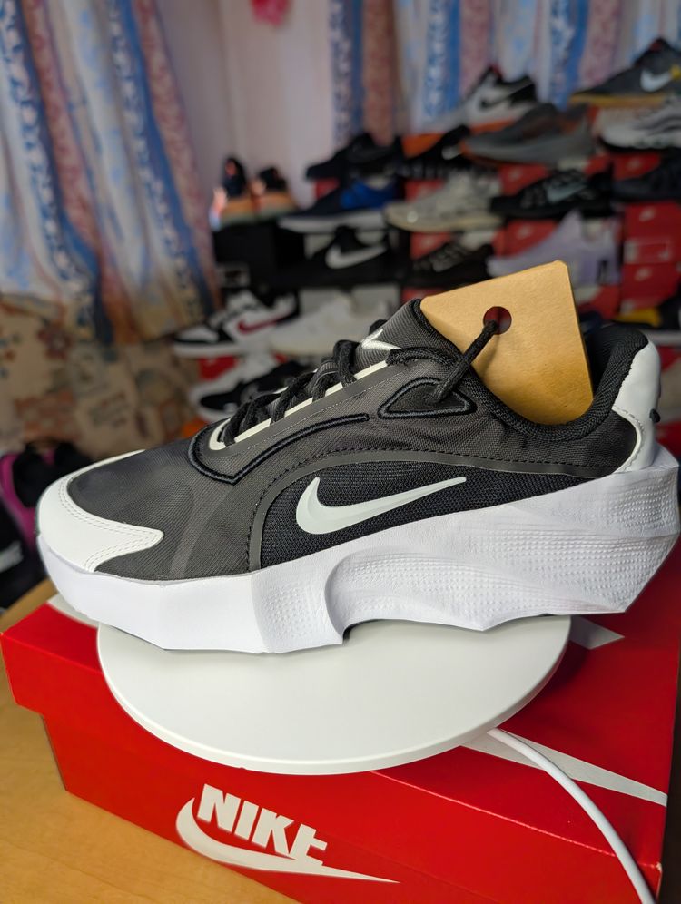 WMNS Nike Aura Edge - New half box