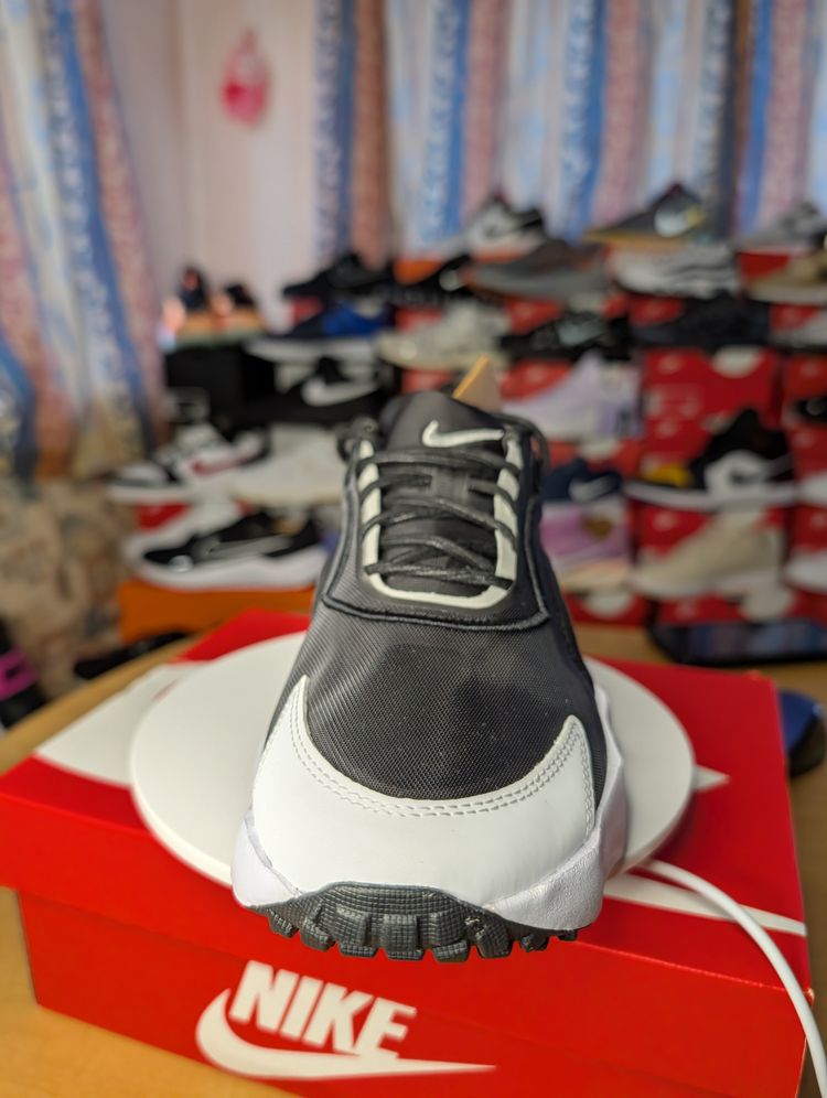 WMNS Nike Aura Edge - New half box image 4