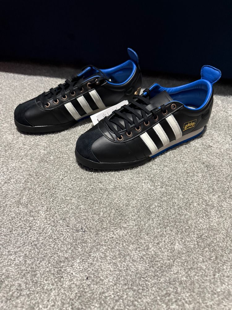 Adidas Black Sneakers With White Stripes obraz 1