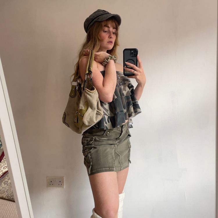 Y2K Faded Khaki Cargo Mini Skirt imagen 4