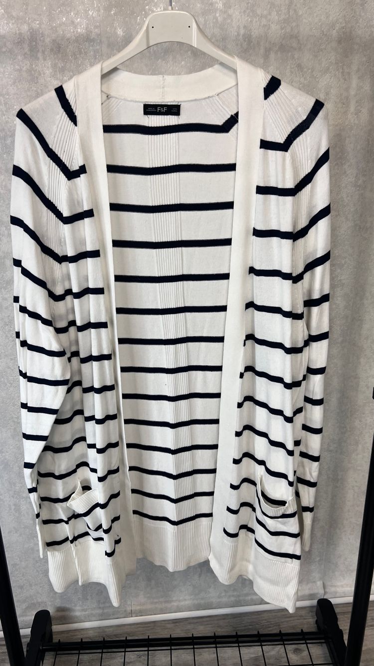 Kardigan w paski z kieszeniami rozmiar 48/50 plus size