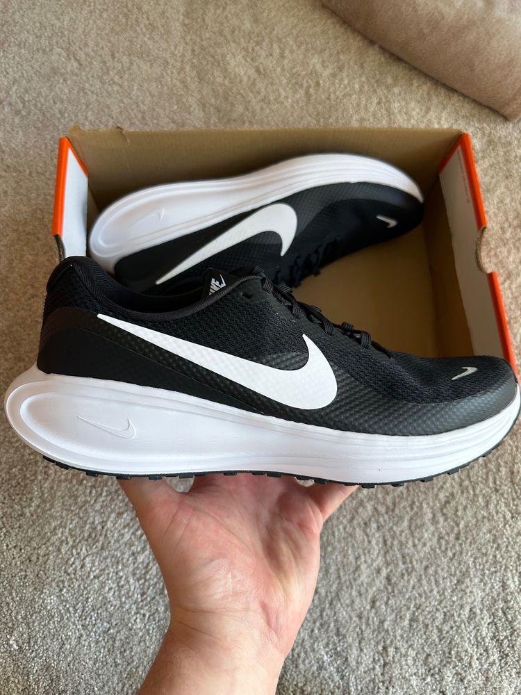 Nike Nike Revolution 8 Black And White Running Shoes product image