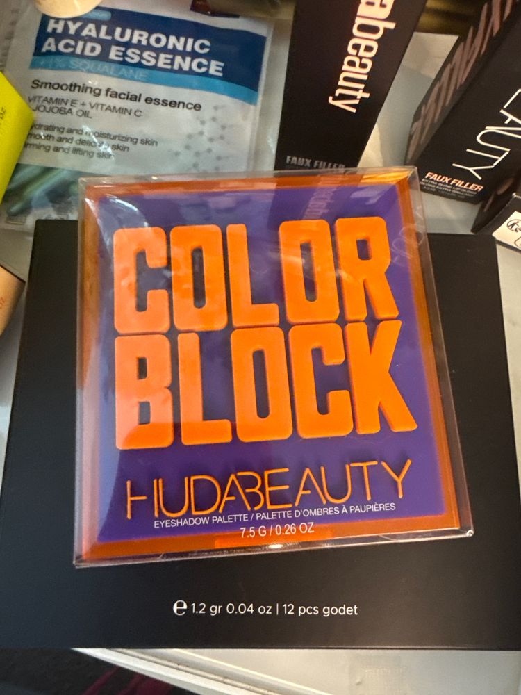 Huda Beauty Huda Beauty Color Block Eyeshadow Palette product image