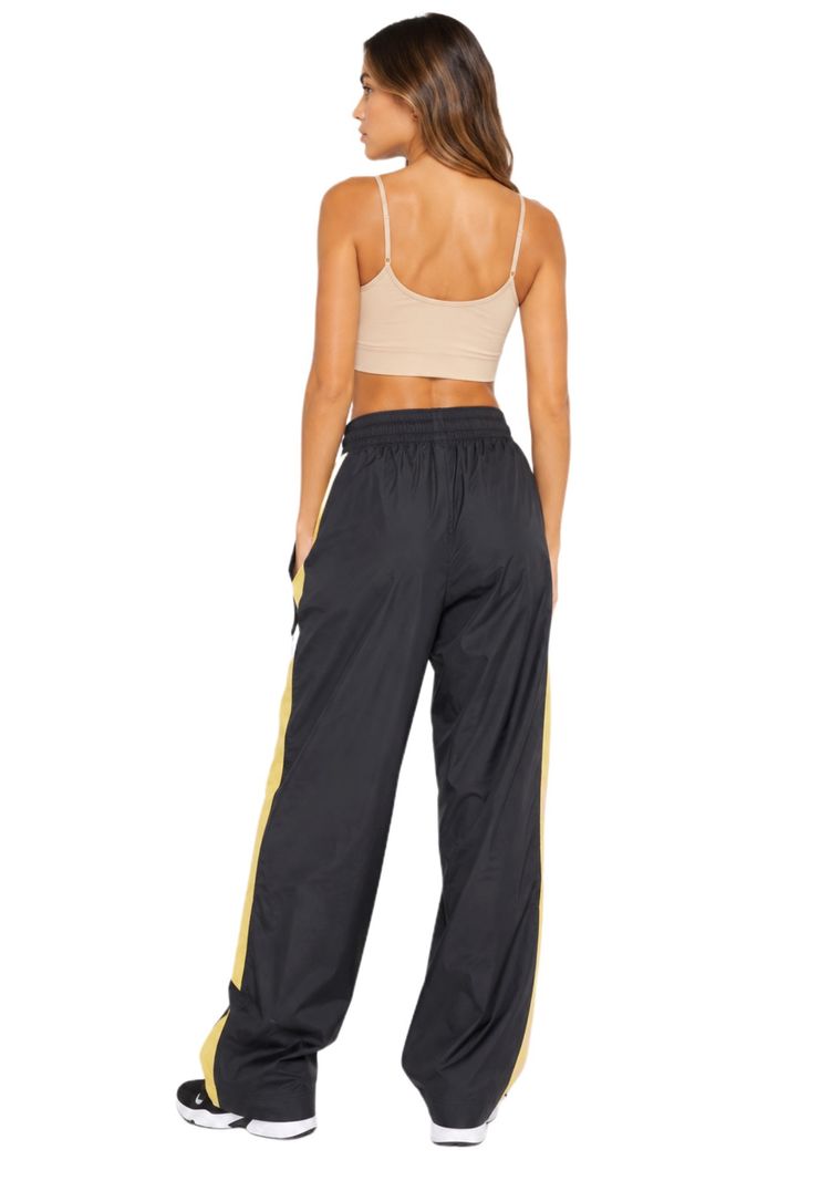 Nike Black And Yellow Sportswear Pants obraz 2