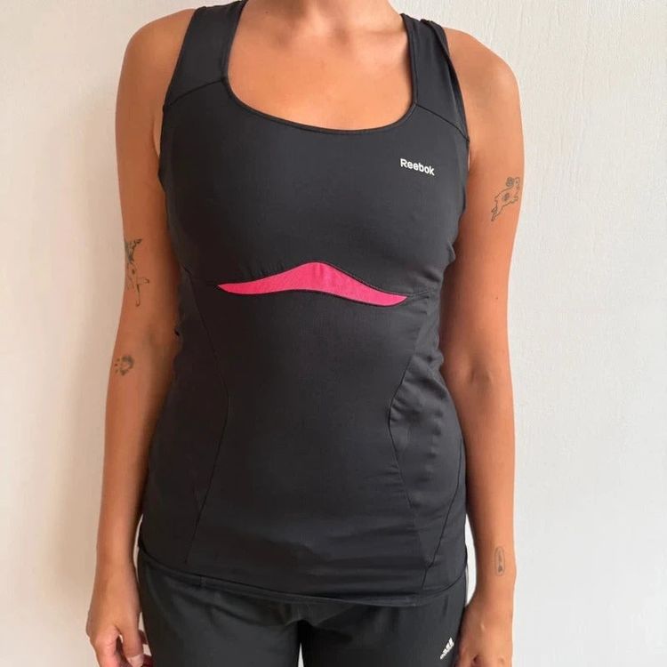 Black + pink sporty Reebok top - Size M obraz 7