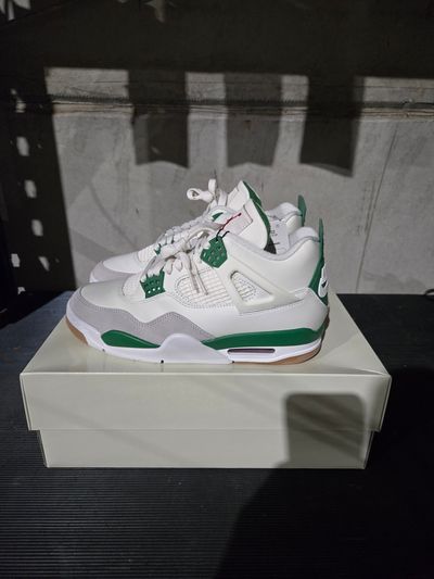 A-999543 Jordan 4 Retro SB Pine Green New In Box