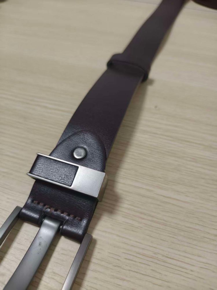 Brown Leather Belt With Metal Buckle image 1