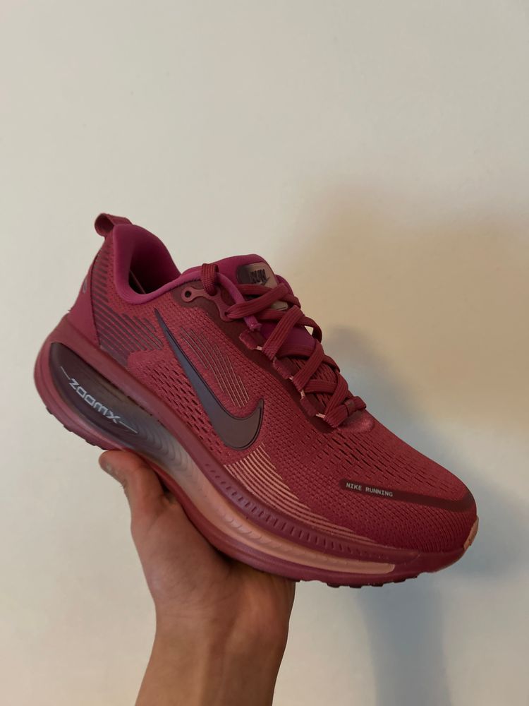 Nike Nike Vomero 18 Uk 4  RRP £135 product image
