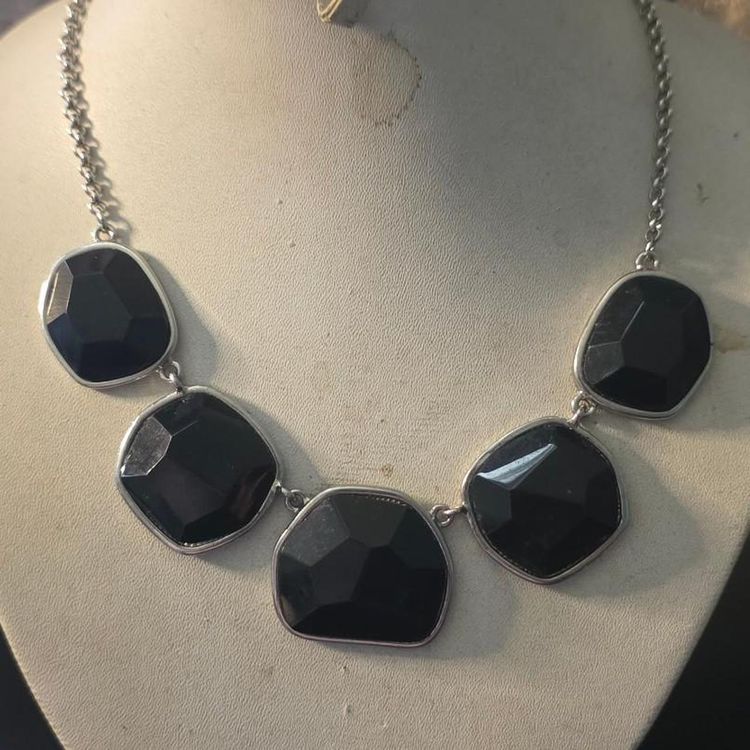 Black Stone Necklace With Silver Chain obraz 6