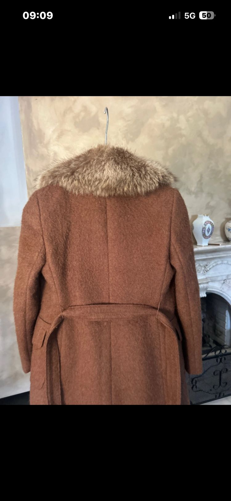 Immagine di Brown Coat With Fur Collar 5
