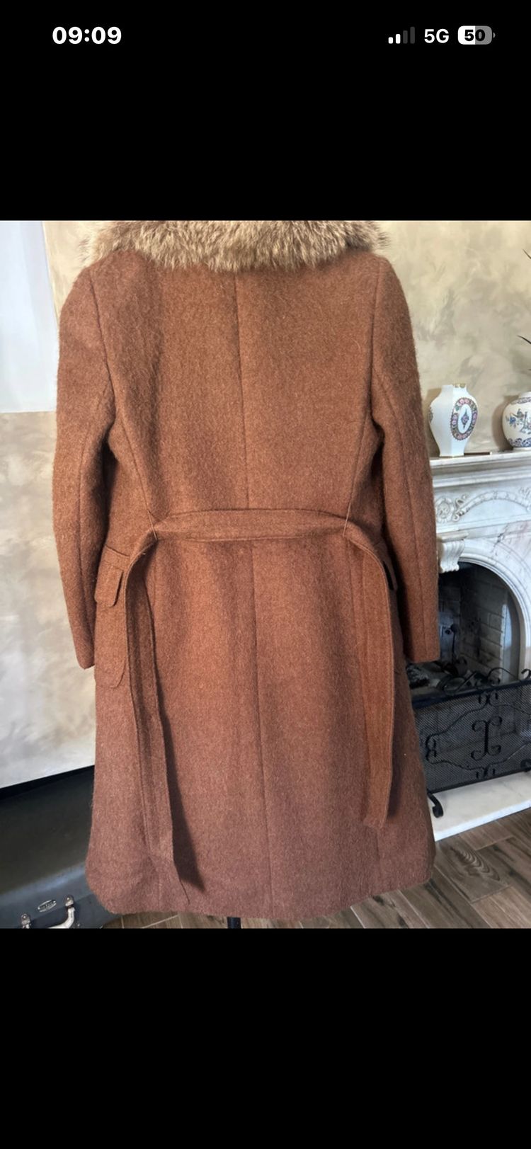 Immagine di Brown Coat With Fur Collar 3