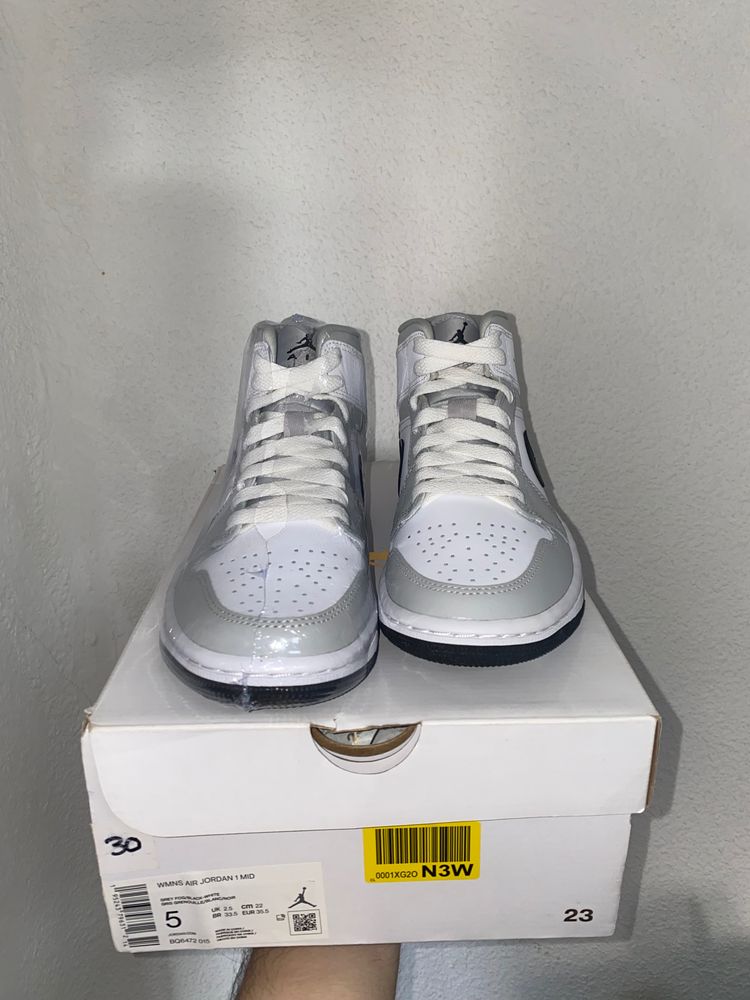  Jordan 1 Mid light smoke grey  imagen 2