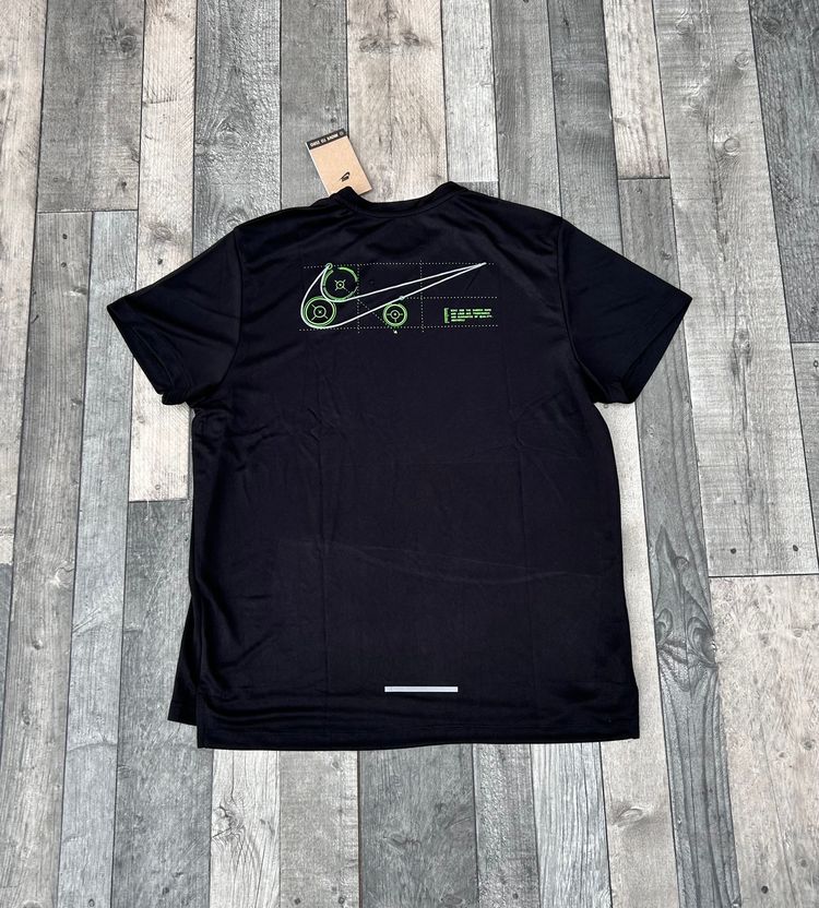 Nike Dri-Fit Graphic Miler T-shirt & Short Set - Size Small  4