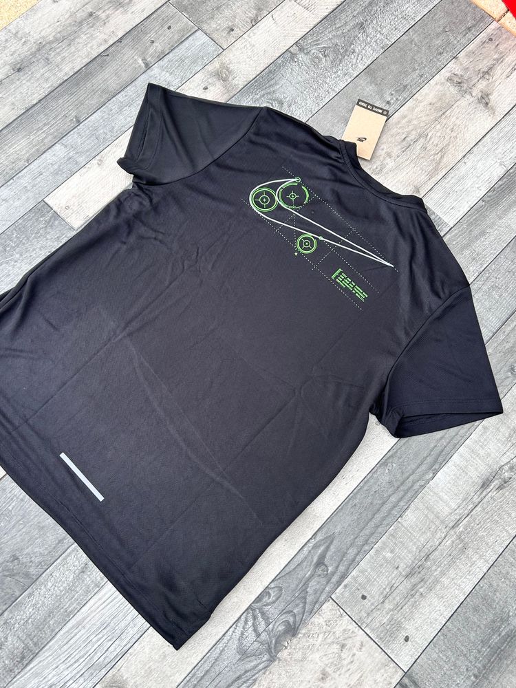 Nike Dri-Fit Graphic Miler T-shirt & Short Set - Size Small  6