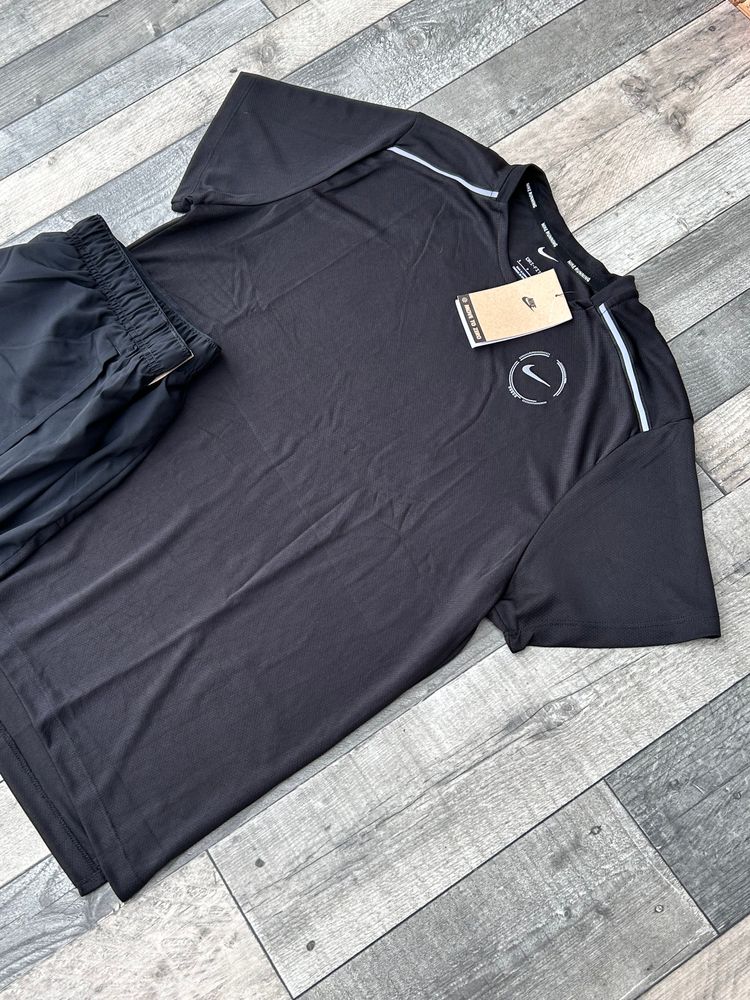 Nike Dri-Fit Graphic Miler T-shirt & Short Set - Size Small  3