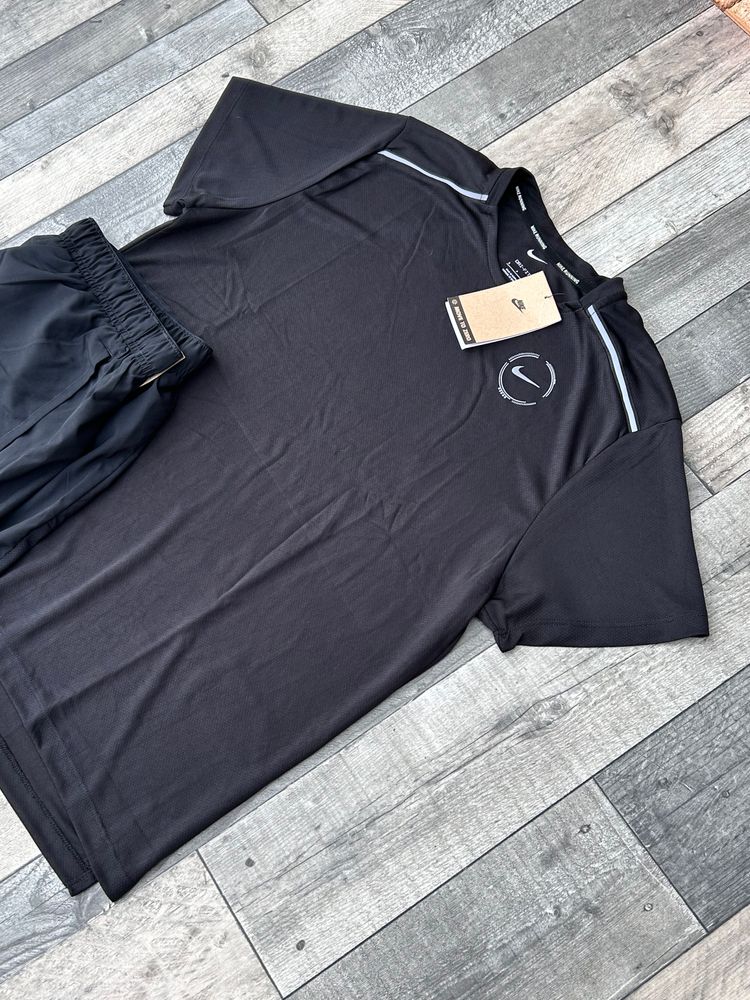 Nike Dri-Fit Graphic Miler T-shirt & Short Set - Size Small  2