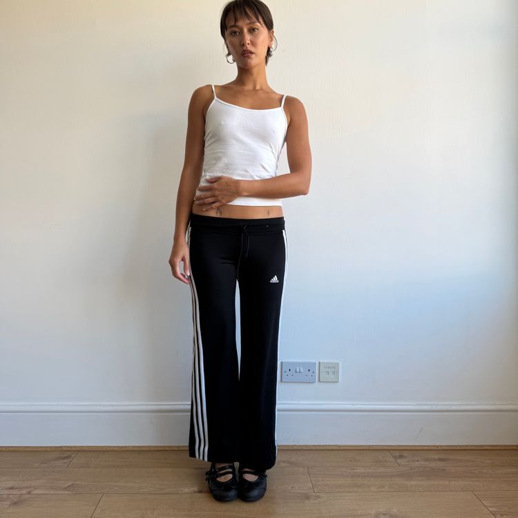 Black Adidas flared yoga pants - Size XS obraz 3