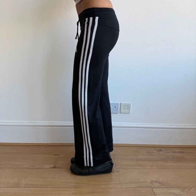 Black Adidas flared yoga pants - Size XS obraz 4