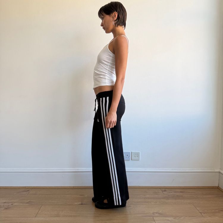 Black Adidas flared yoga pants - Size XS obraz 9
